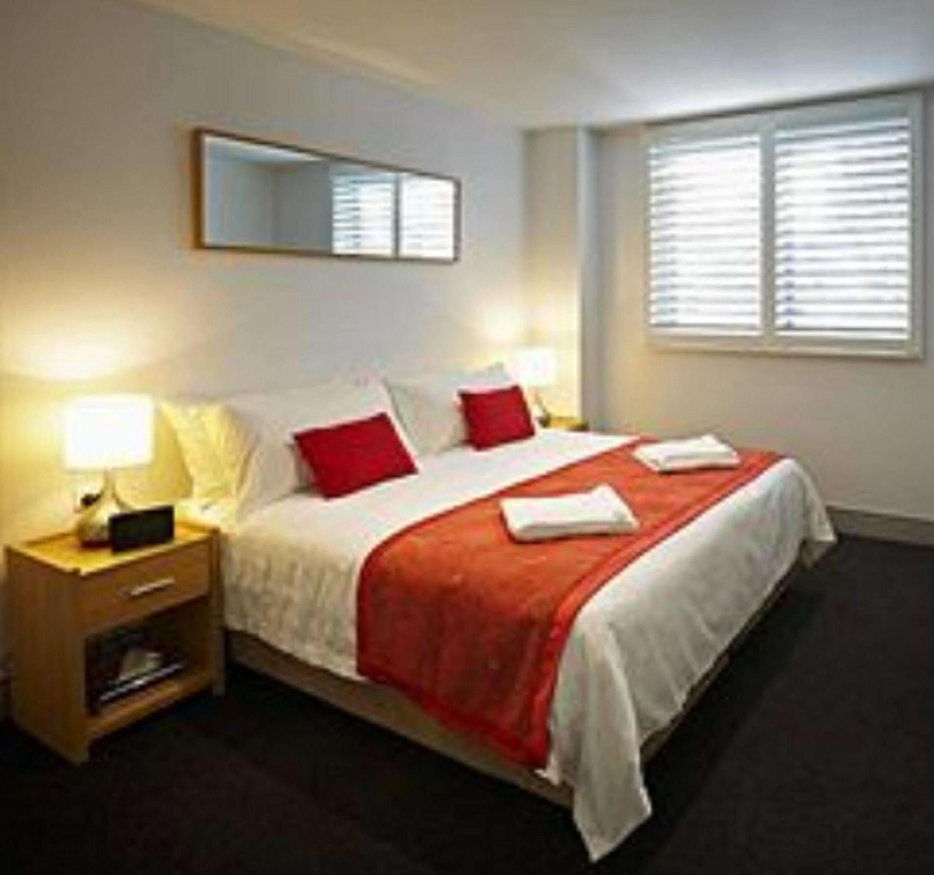 Crown On Darby Newcastle Aparthotel Exteriör bild
