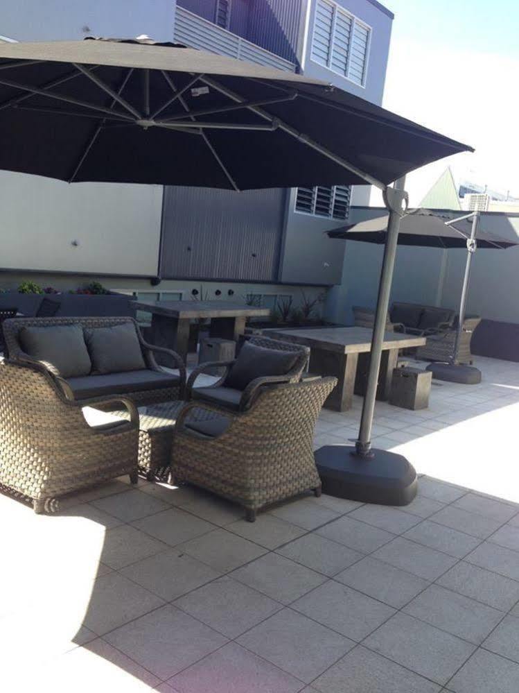 Crown On Darby Newcastle Aparthotel Exteriör bild