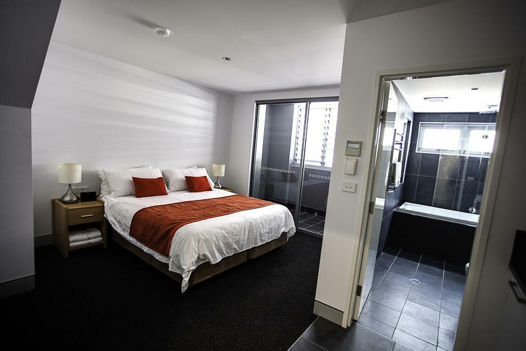 Crown On Darby Newcastle Aparthotel Exteriör bild